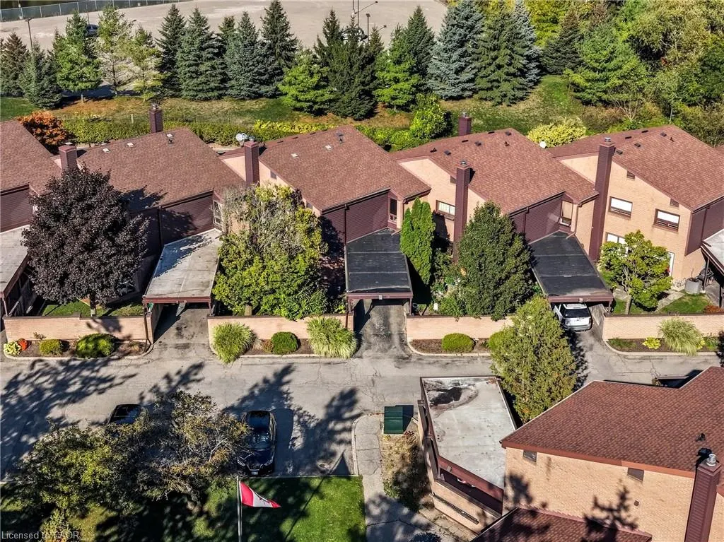 28 Underhill Crescent, #19
