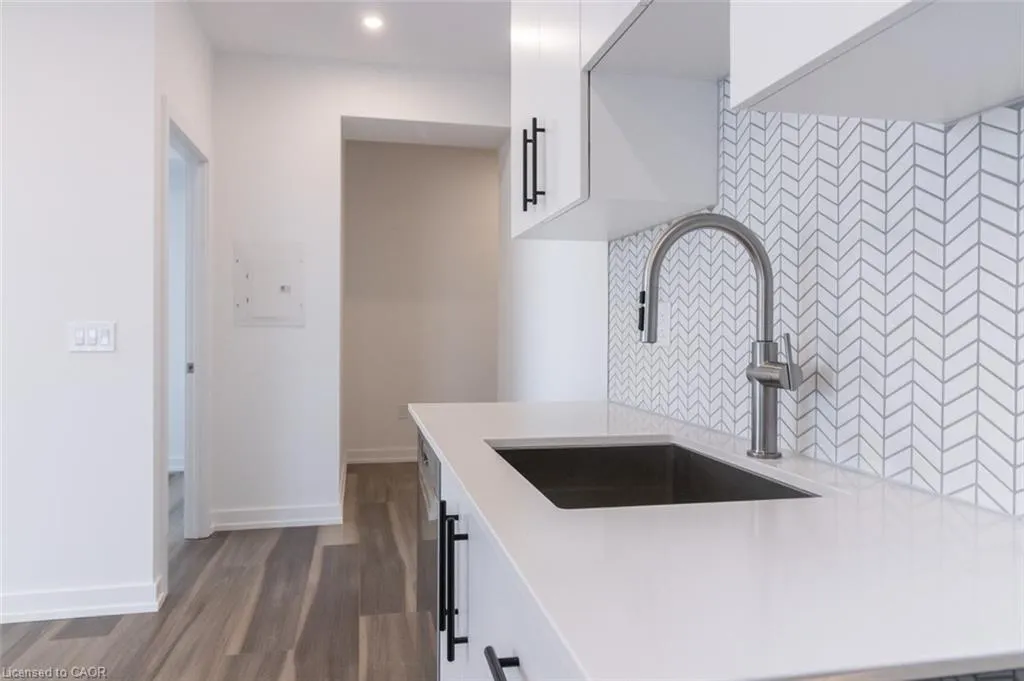 15 Wellington Street S, #2812