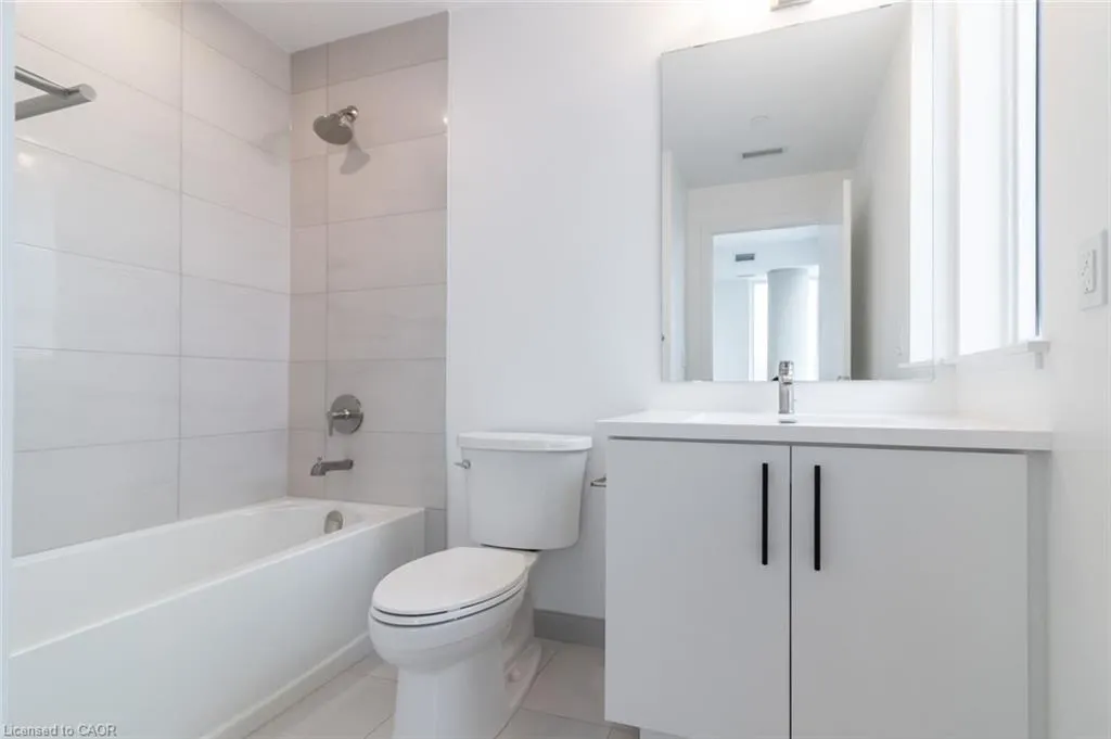 15 Wellington Street S, #2812