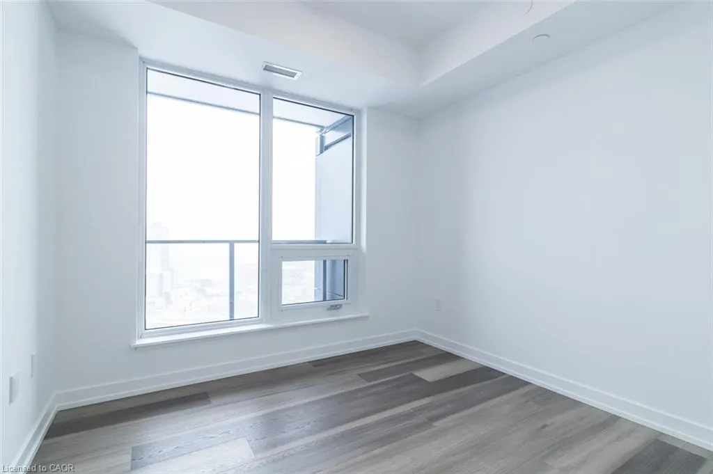 15 Wellington Street S, #2812