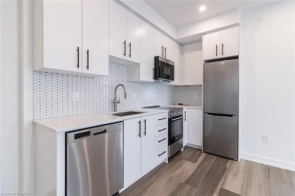 15 Wellington Street S, #2812
