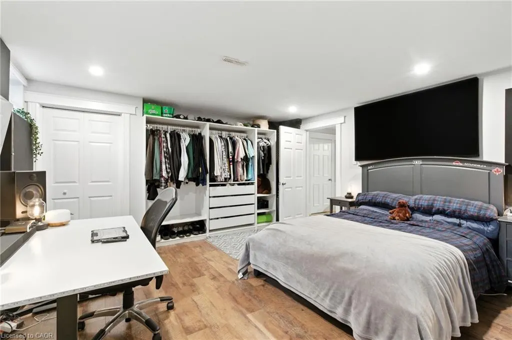 24 Meander Close
