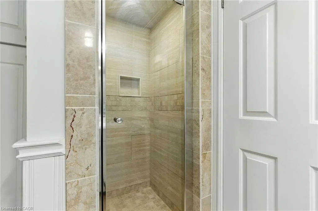 24 Meander Close
