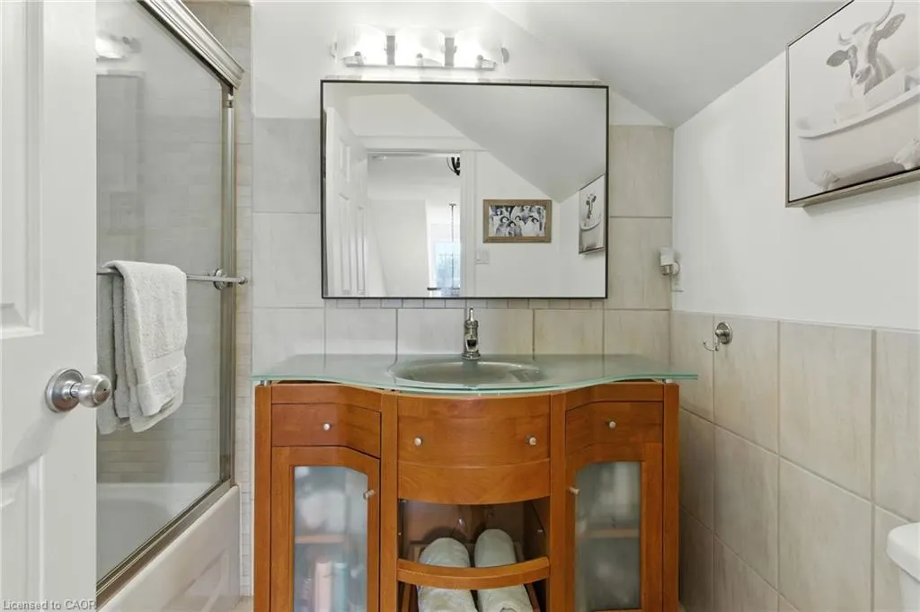 24 Meander Close