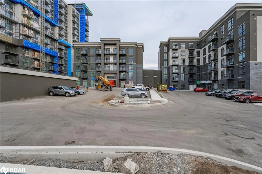 470 Dundas Street E