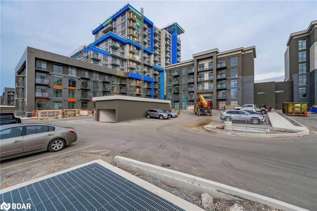 470 Dundas Street E