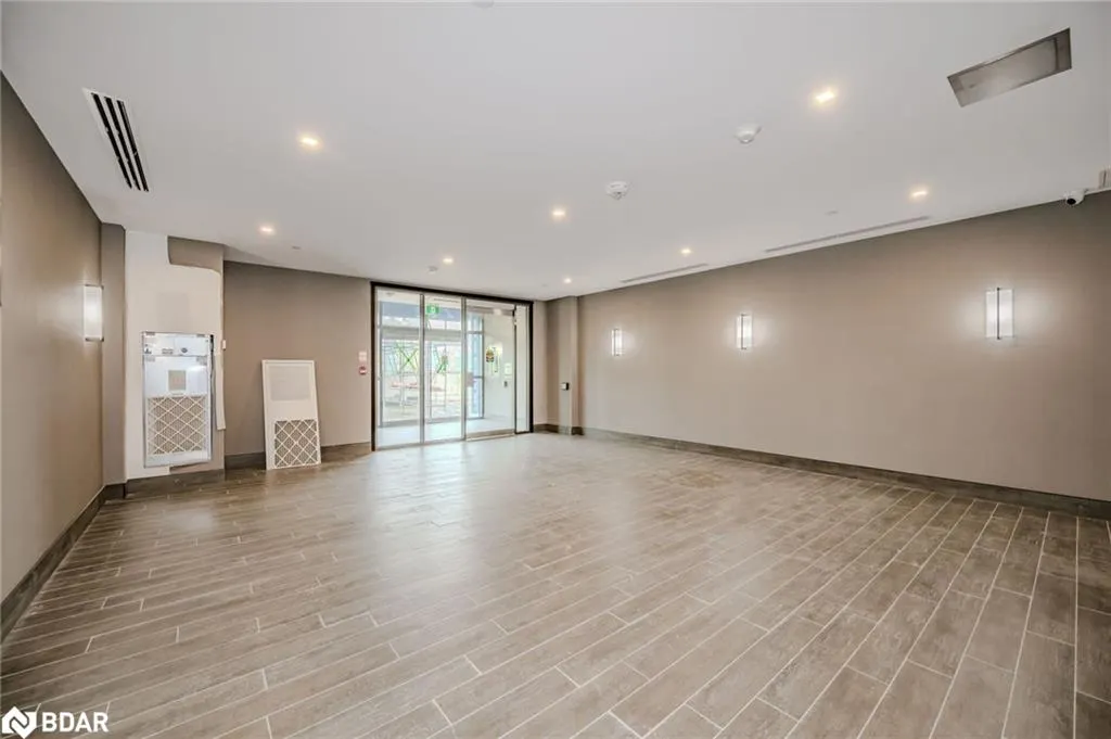 470 Dundas Street E