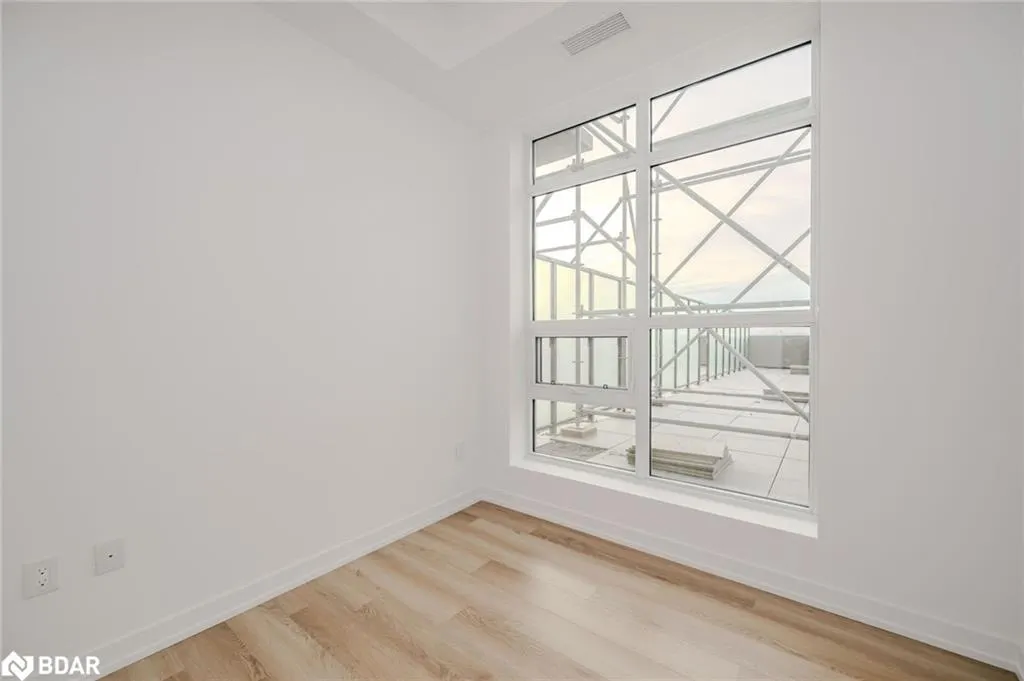470 Dundas Street E