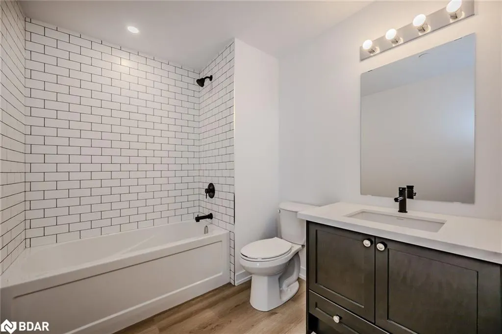 470 Dundas Street E