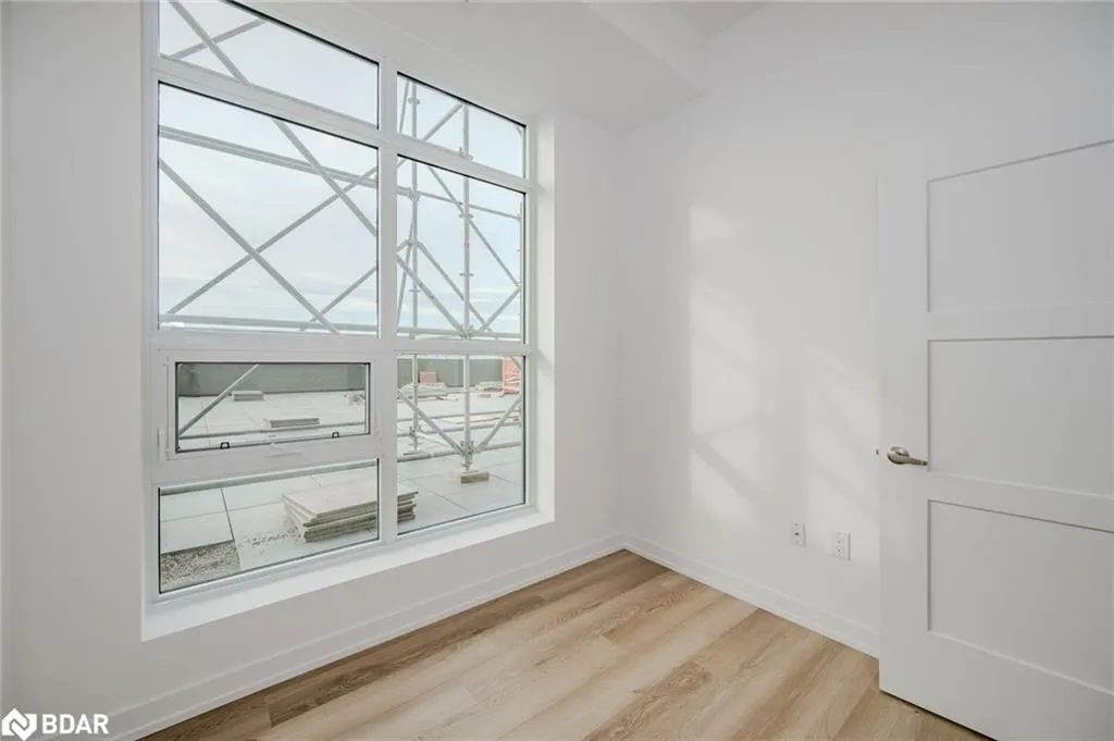 470 Dundas Street E