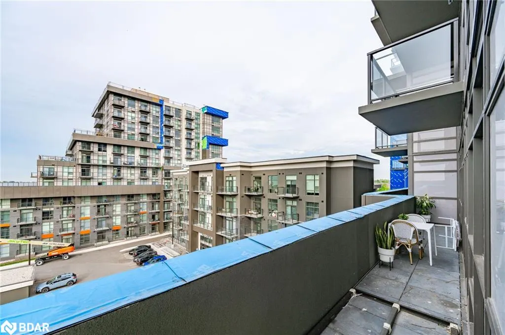 470 Dundas Street E