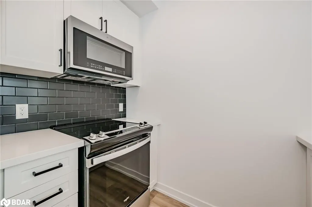 470 Dundas Street E