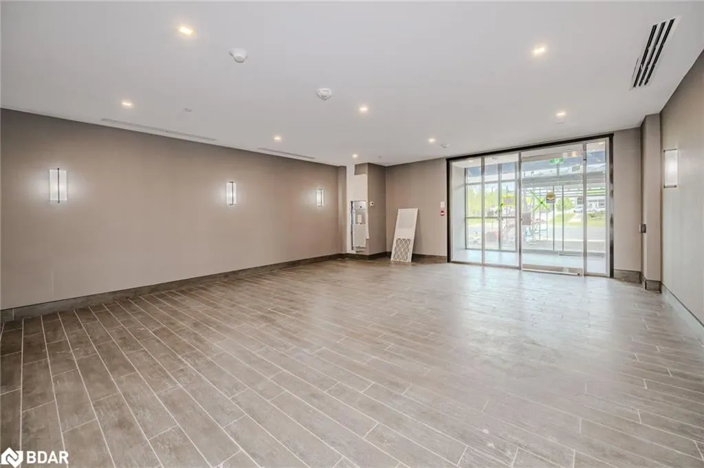 470 Dundas Street E