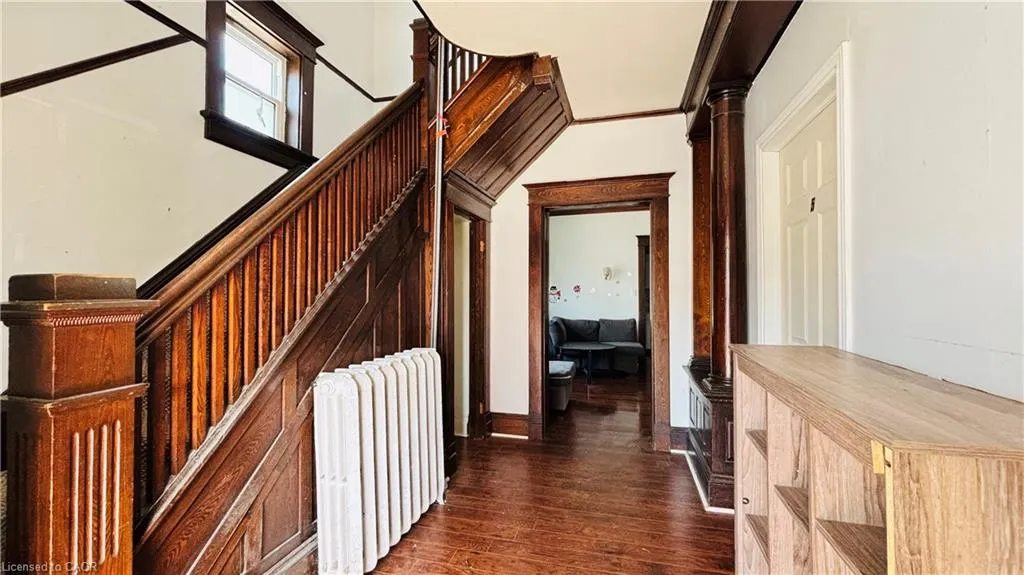 30 Regina Street N