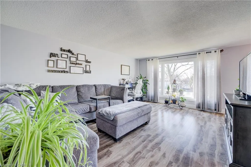26 Cluthe Crescent