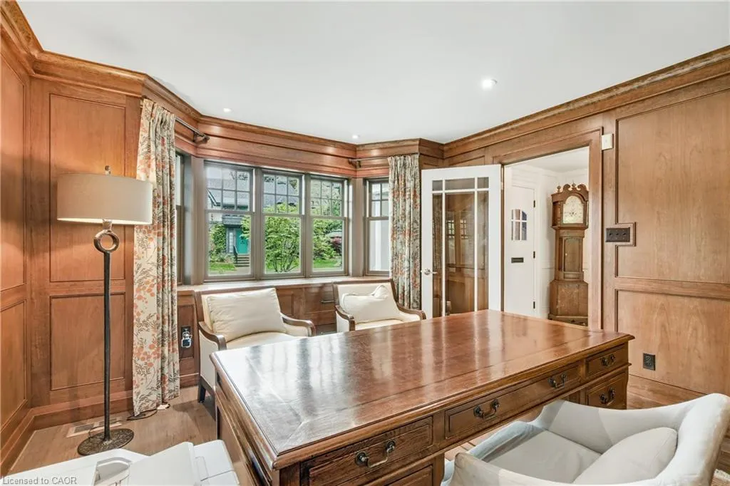61 Oak Knoll Drive