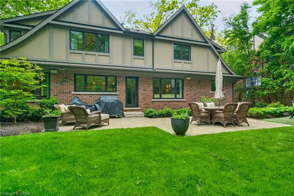 61 Oak Knoll Drive