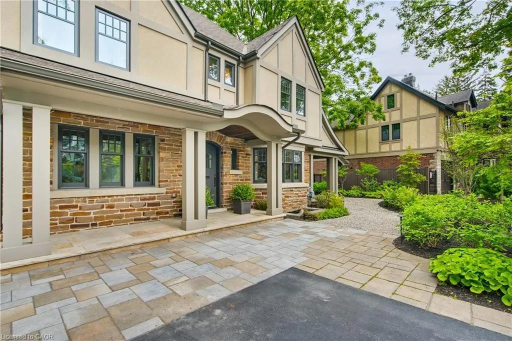 61 Oak Knoll Drive