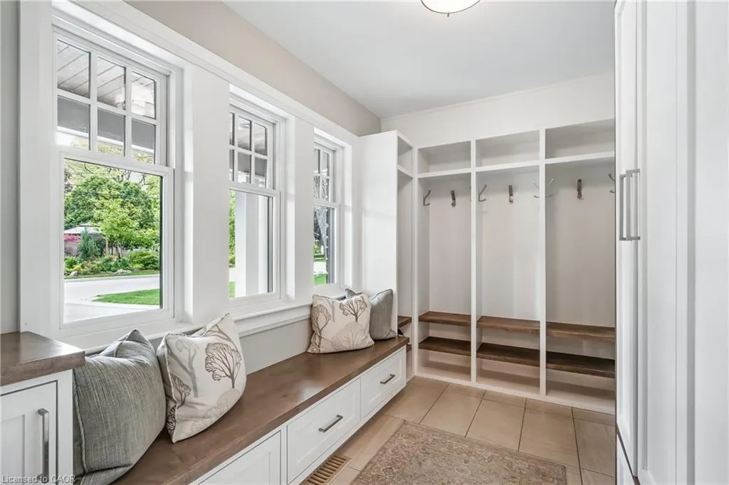 61 Oak Knoll Drive