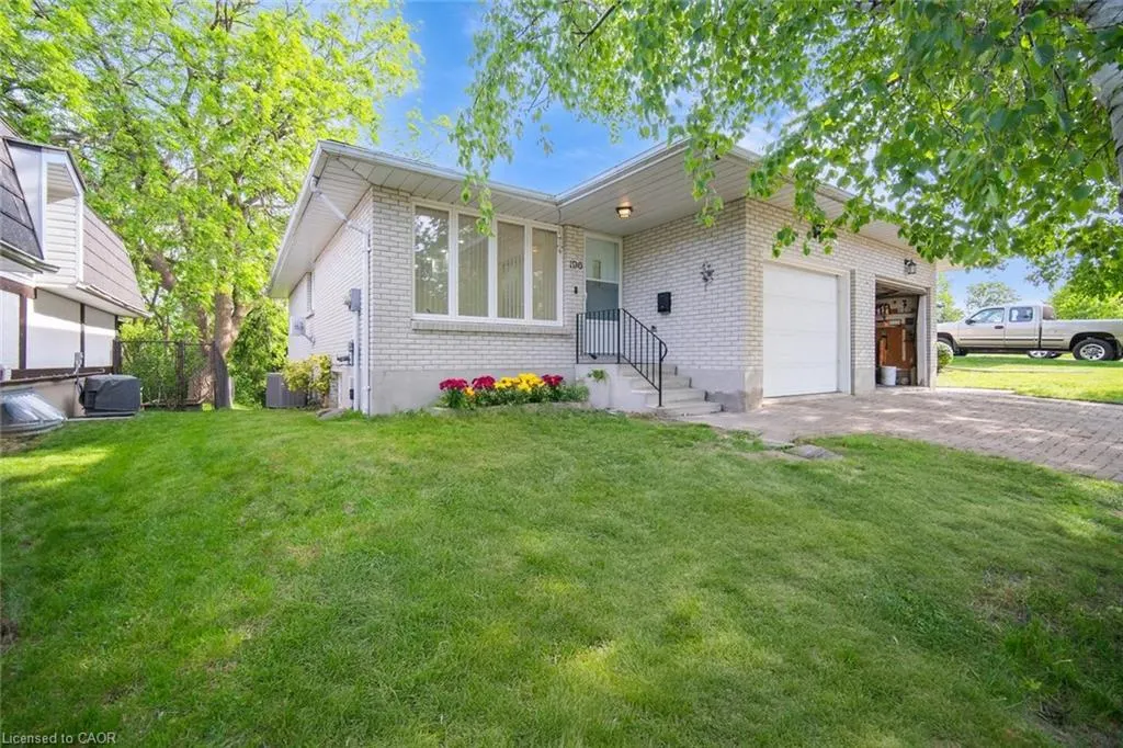 196 Millwood Crescent