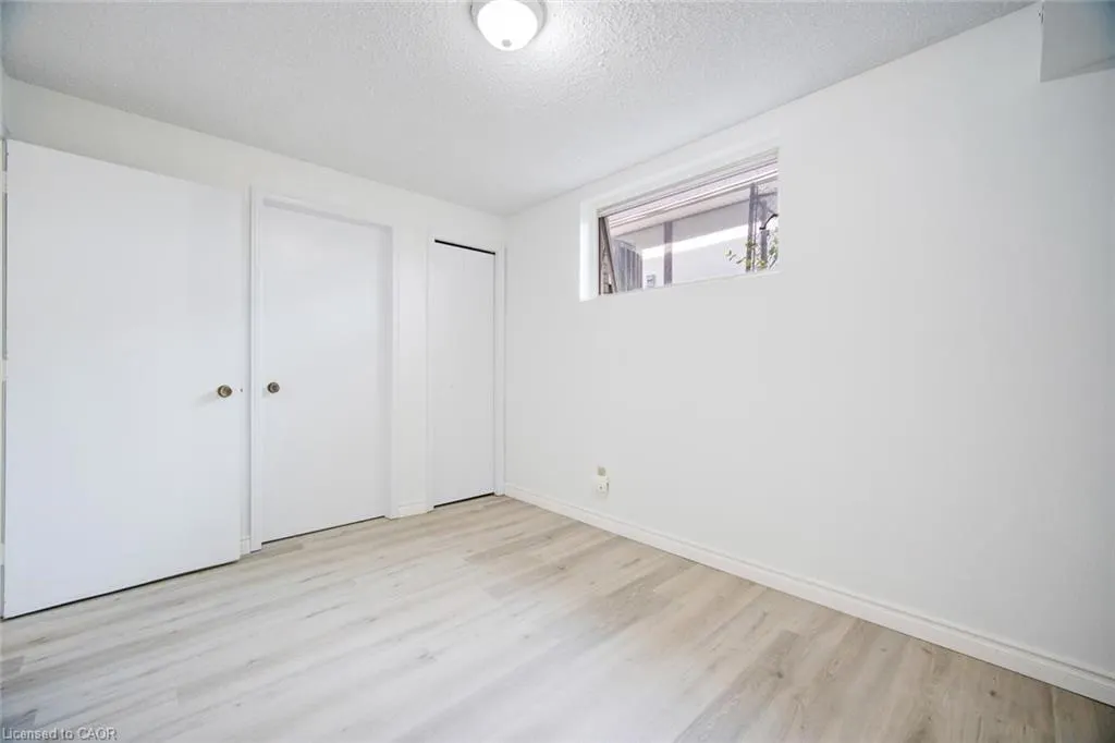 196 Millwood Crescent