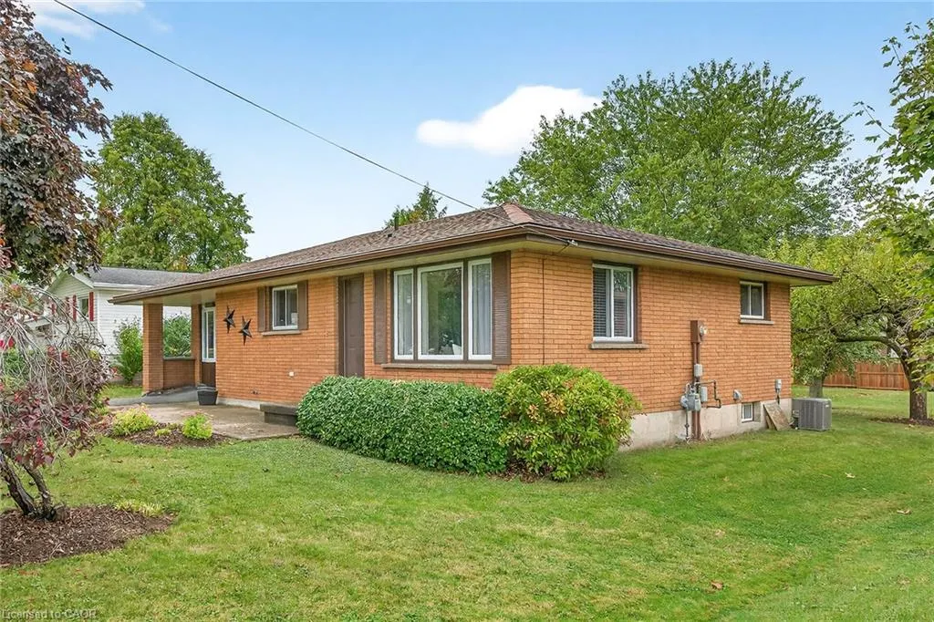49 Erie Avenue N