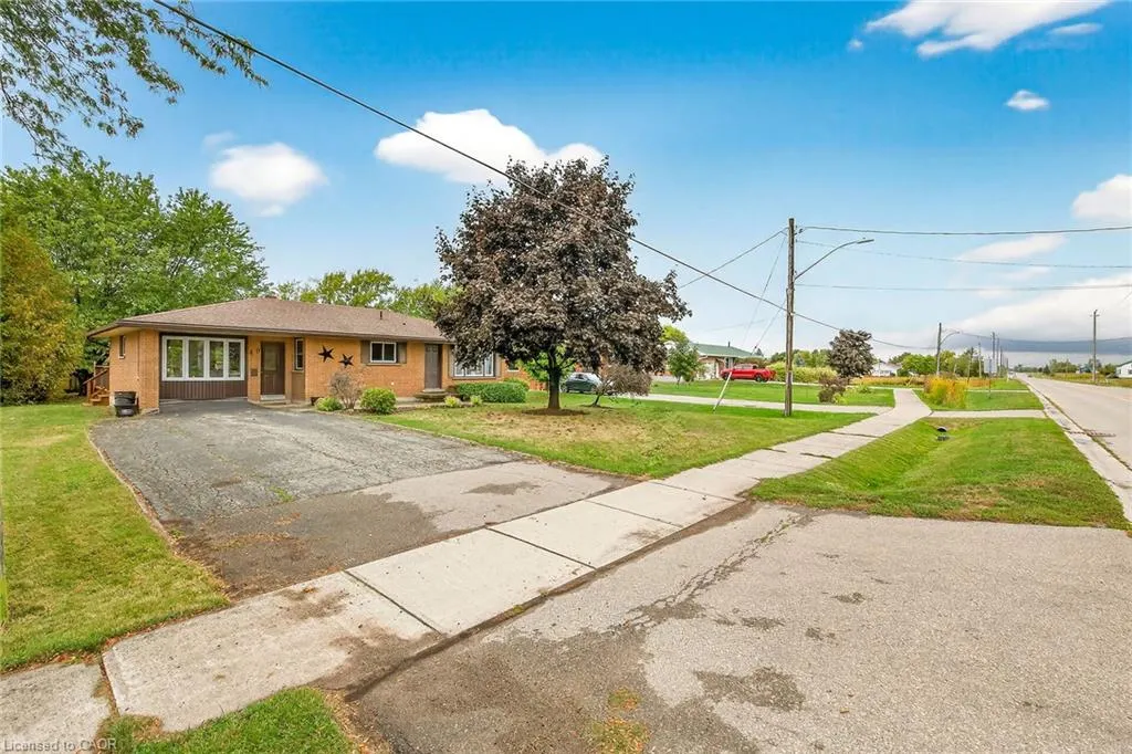 49 Erie Avenue N