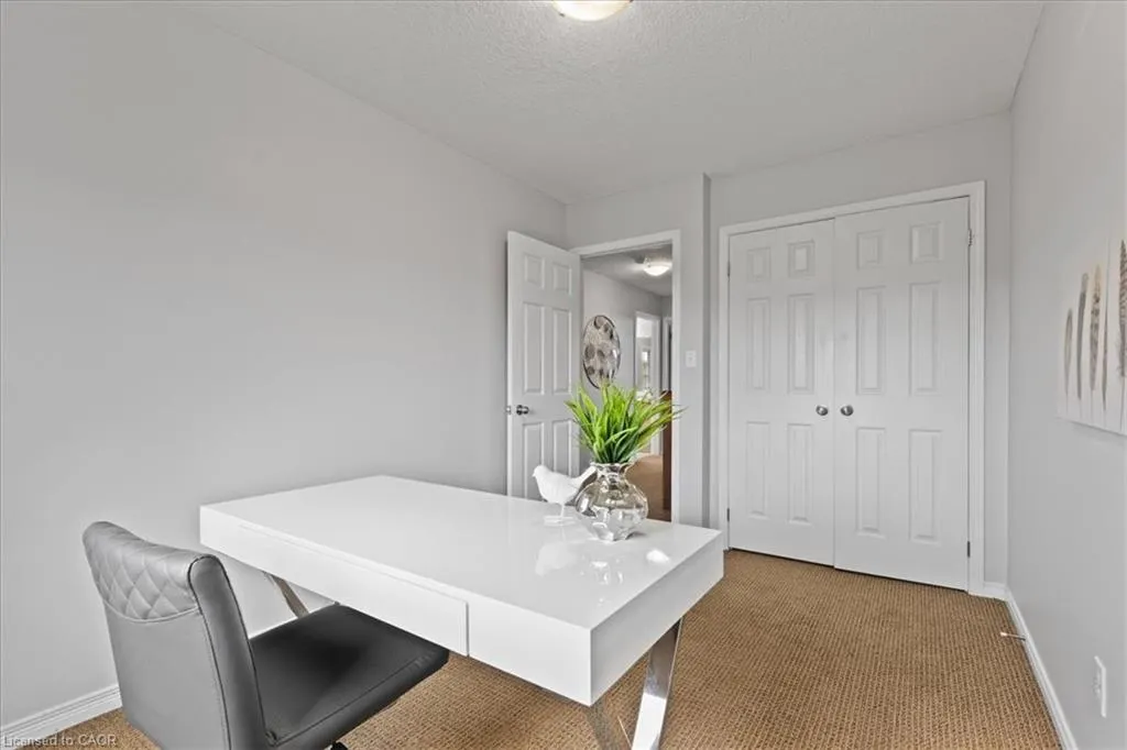 260 Countrystone Crescent