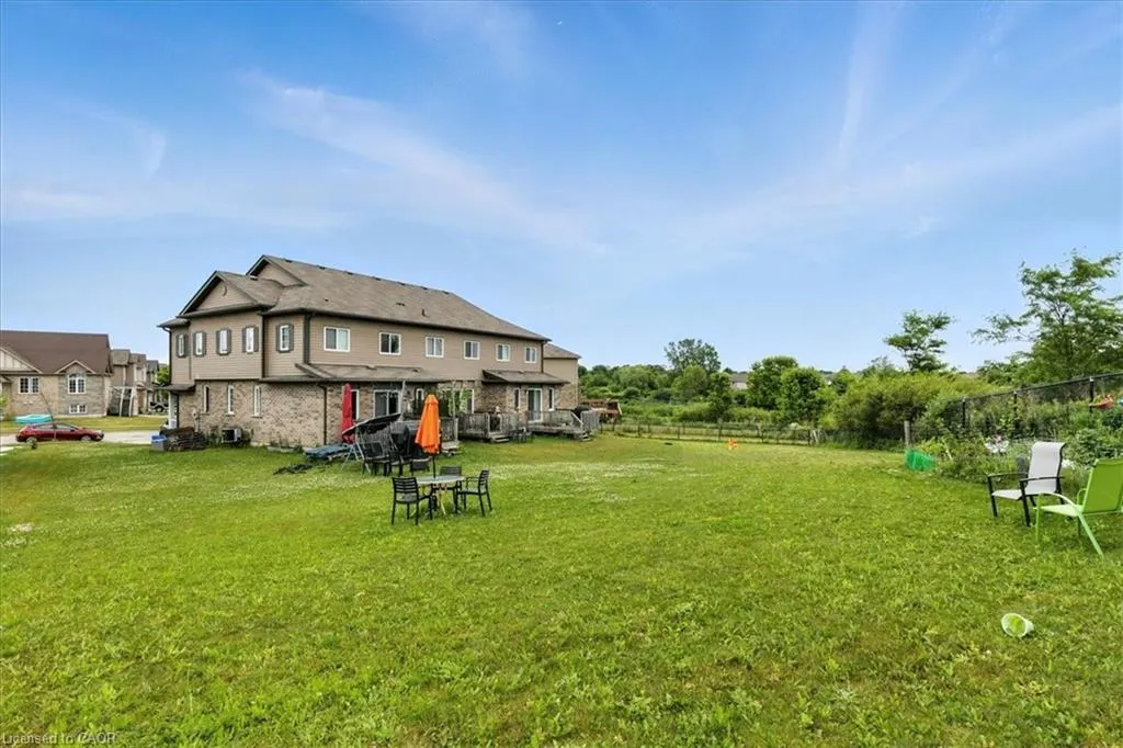 260 Countrystone Crescent