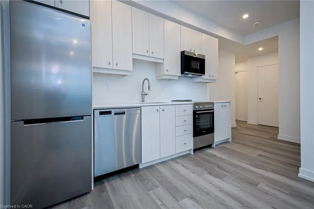 15 Wellington Street S, #2302