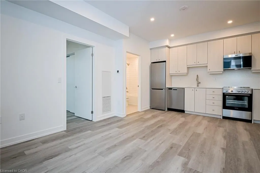 15 Wellington Street S, #2302