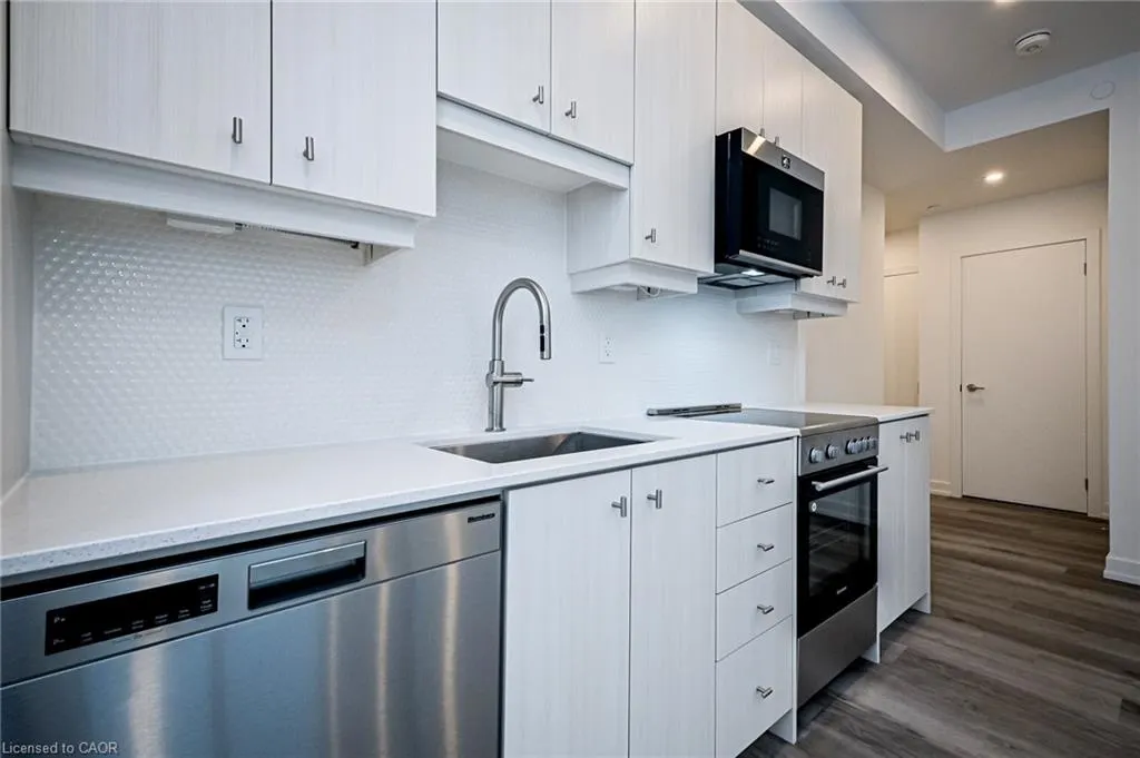 15 Wellington Street S, #2302