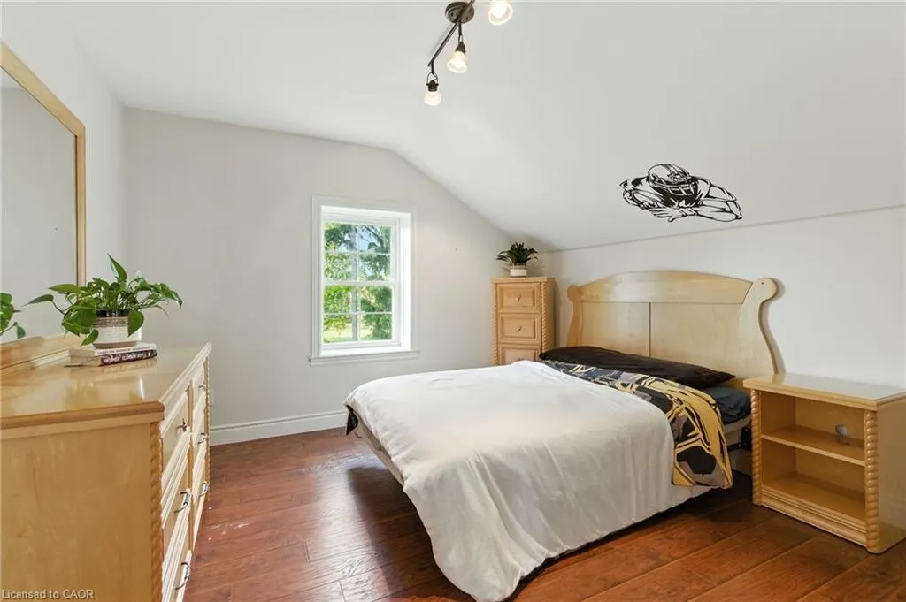437 6th Concession Road E