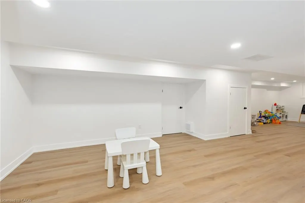 162 Stone Church Road E