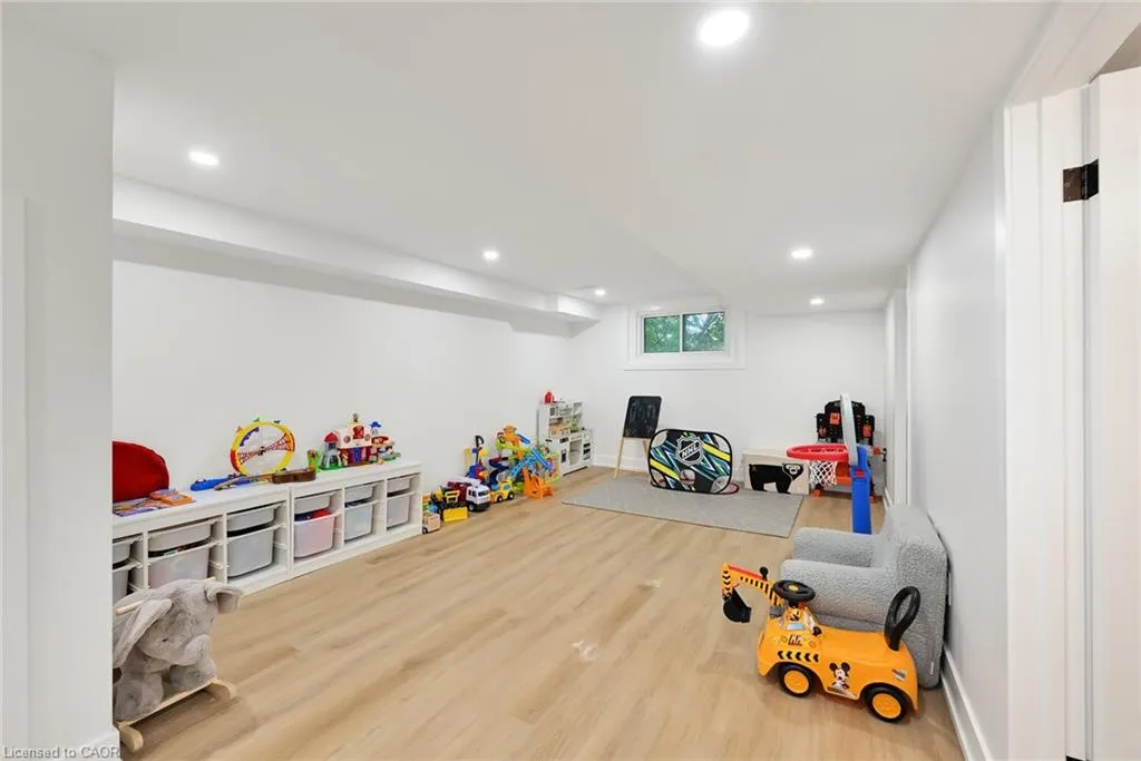 162 Stone Church Road E