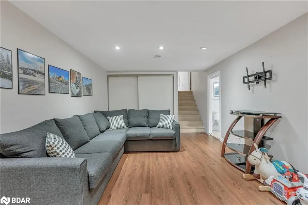 279 Sunnidale Road