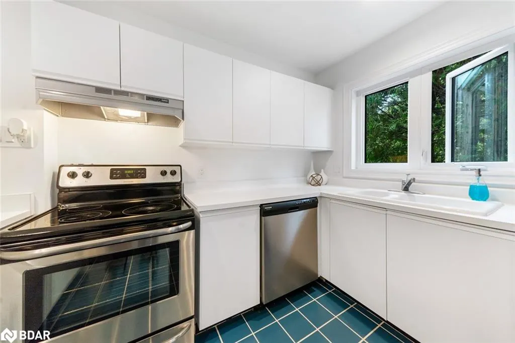 548 Oxbow Crescent