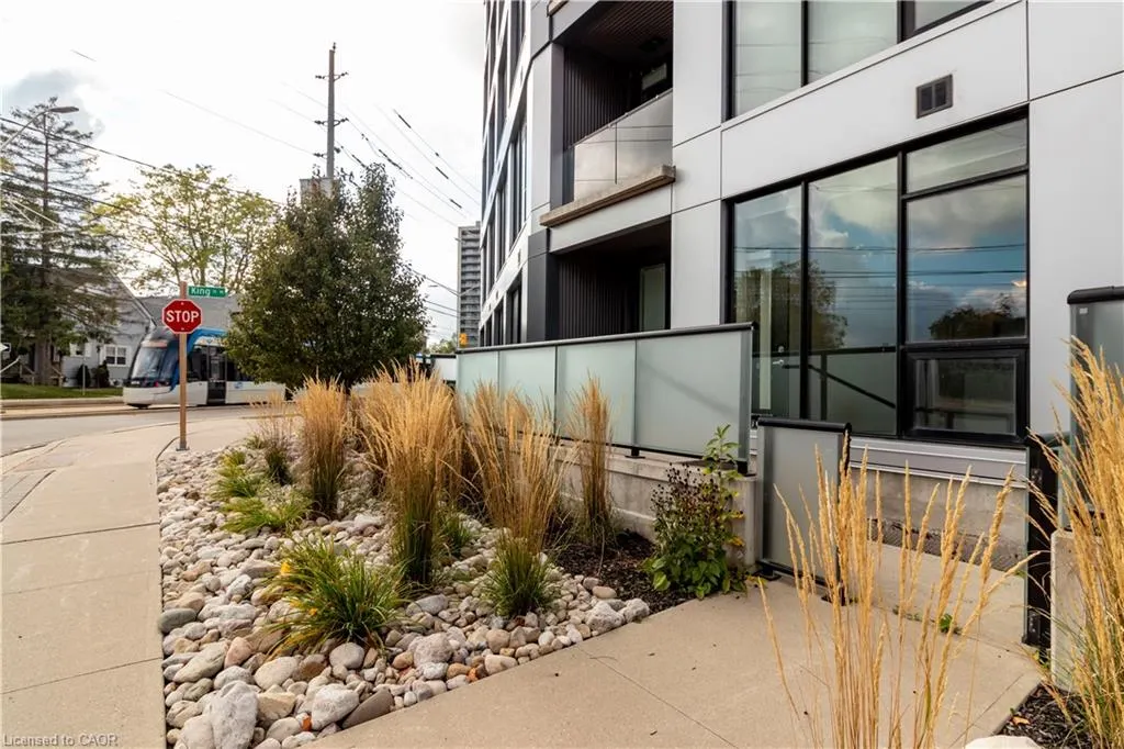 690 King Street W, #108