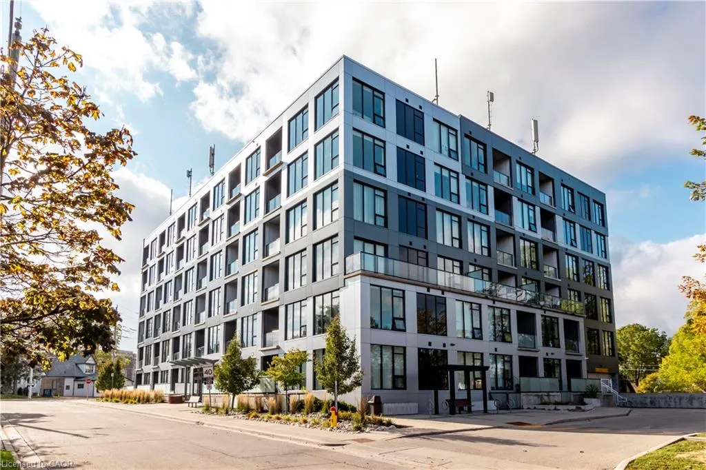 690 King Street W, #108