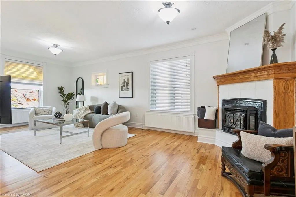 132 Queen Street W