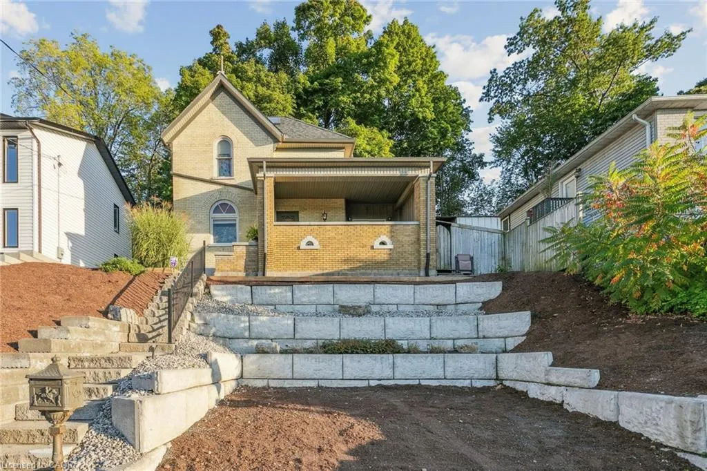 132 Queen Street W