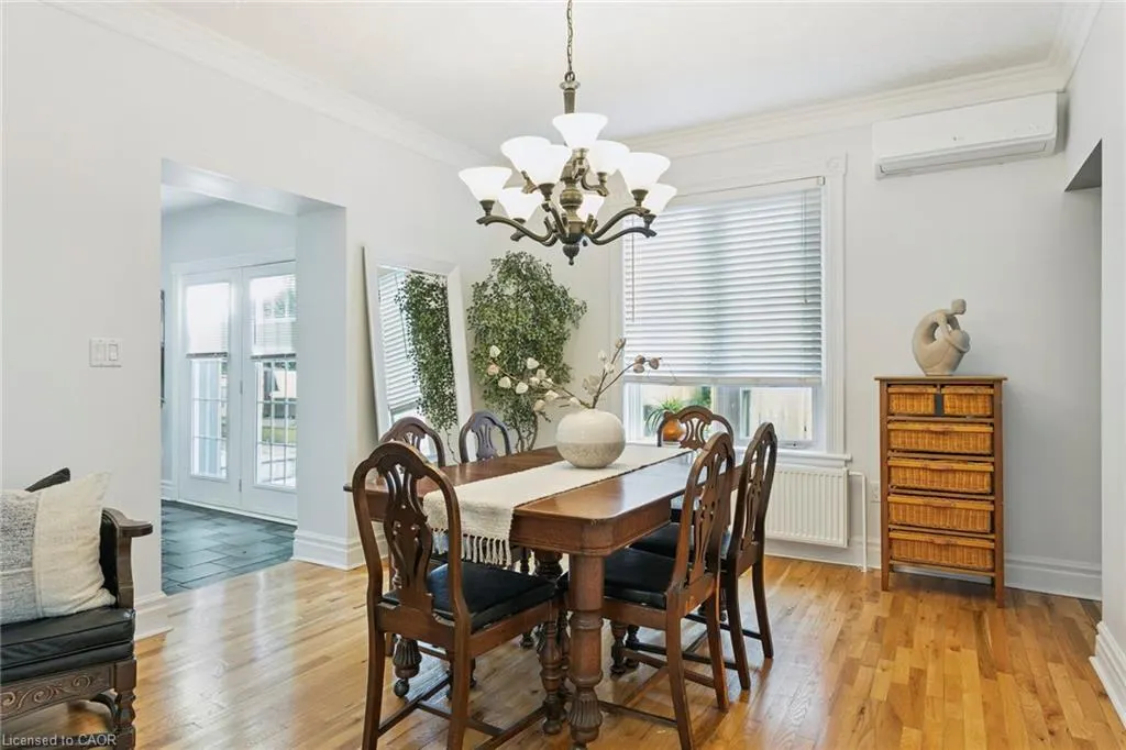 132 Queen Street W
