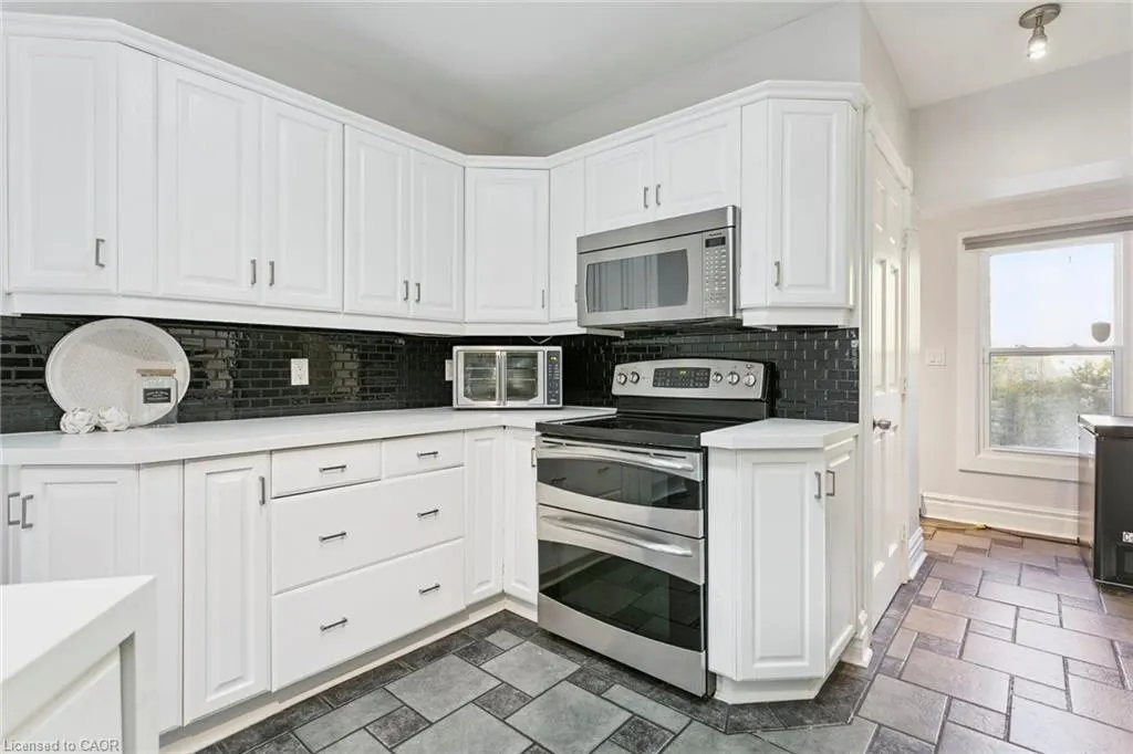 132 Queen Street W