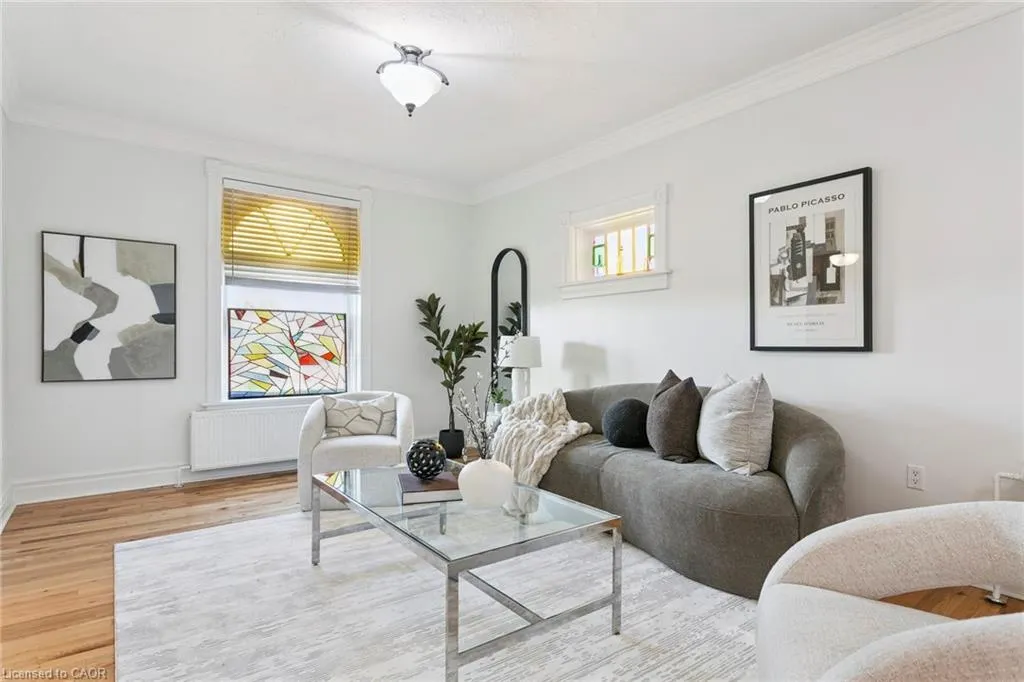 132 Queen Street W