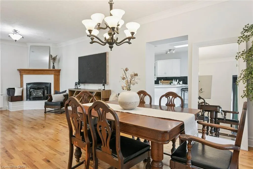 132 Queen Street W