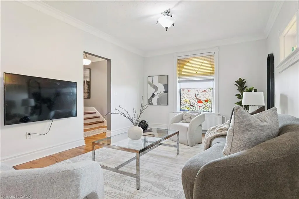 132 Queen Street W