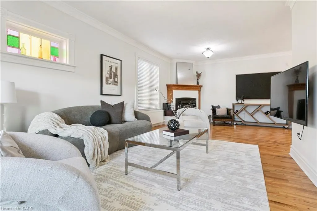 132 Queen Street W