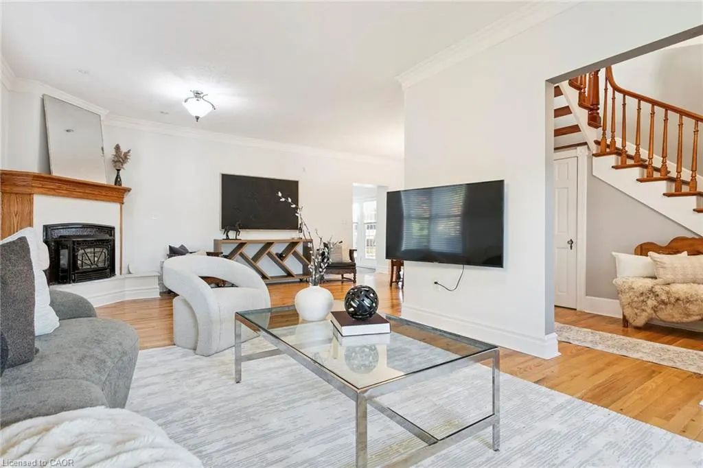 132 Queen Street W