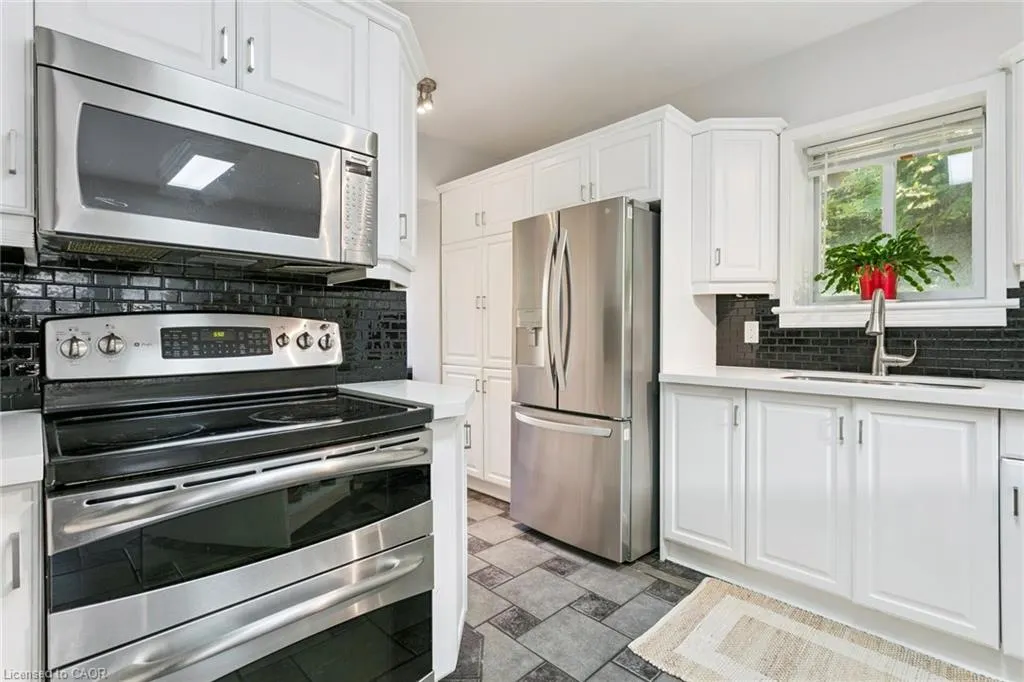 132 Queen Street W