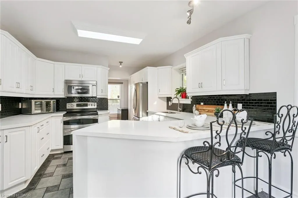 132 Queen Street W